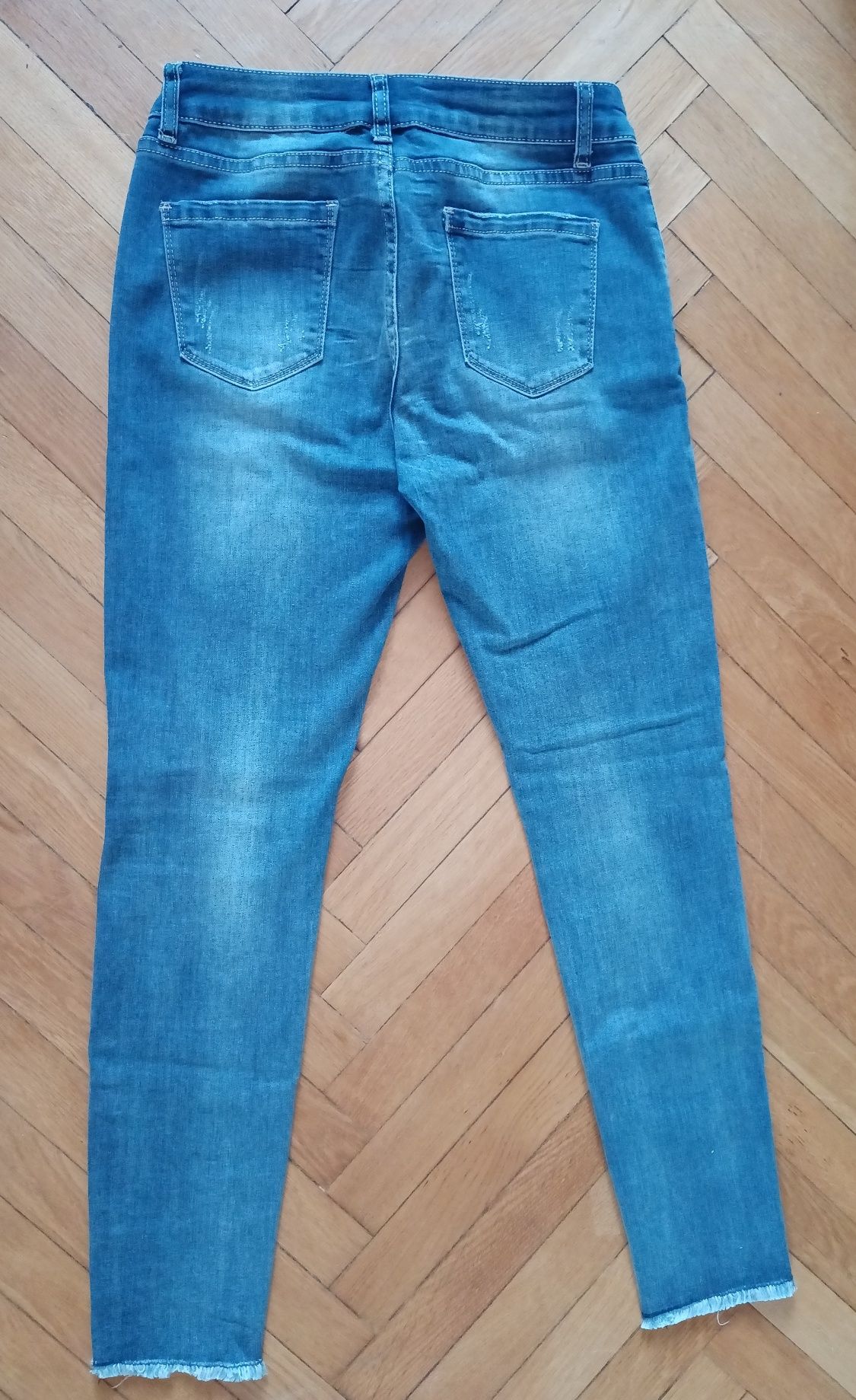 Niebieskie jeansy z przetarciami m/l Fashion Jeans