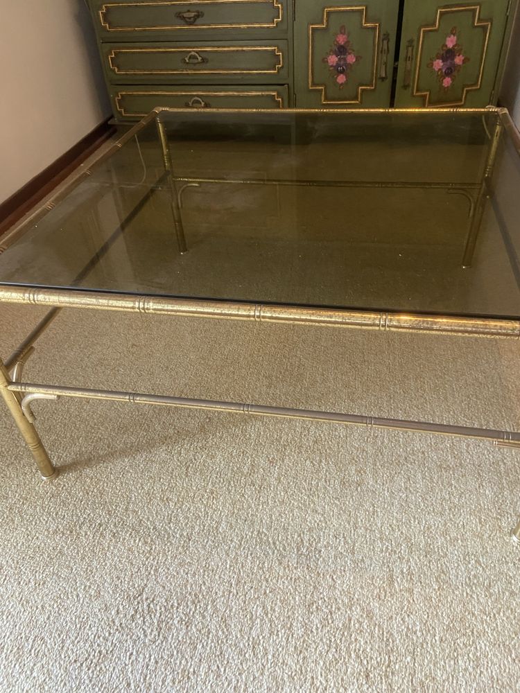 Mesa de centro com vidro