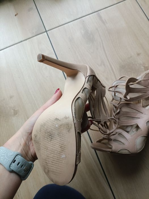 Piękne buty szpilki obcasy damskie 36 beżowe botki wiązane new look wi