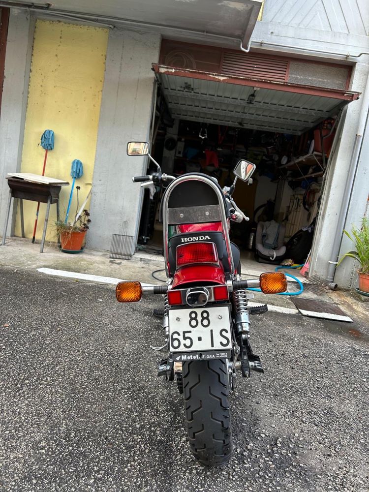 Honda rebel 250.