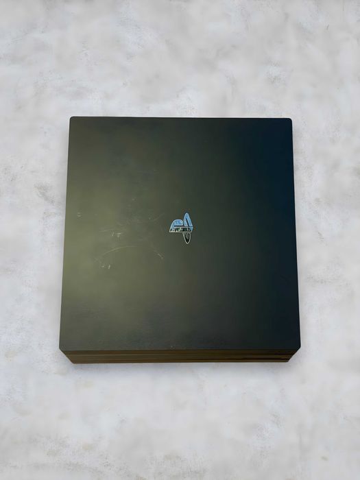 PS4 Pro 1TB + 2 pady – stan bardzo dobry