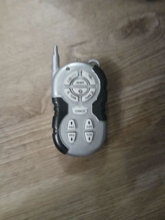 Робот на пульті ToyCloud