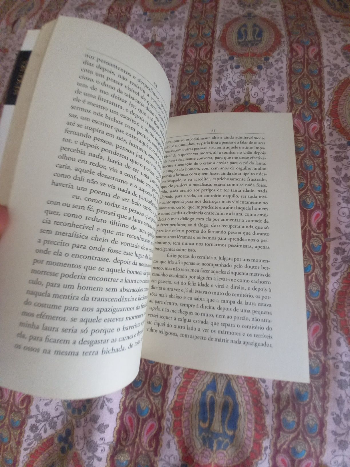 A Máquina de Fazer Espanhóis
de Valter Hugo Mãe