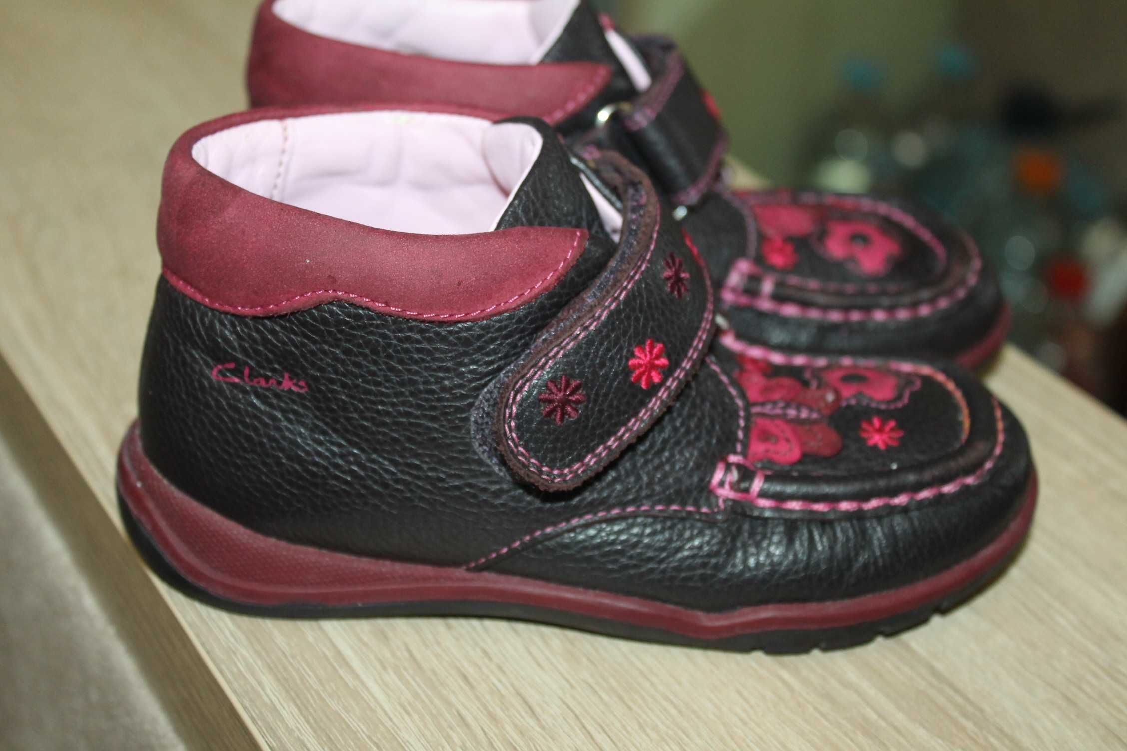 Кожаные туфли, полуботинки,мокасины на девочку Clarks.Размер 26.