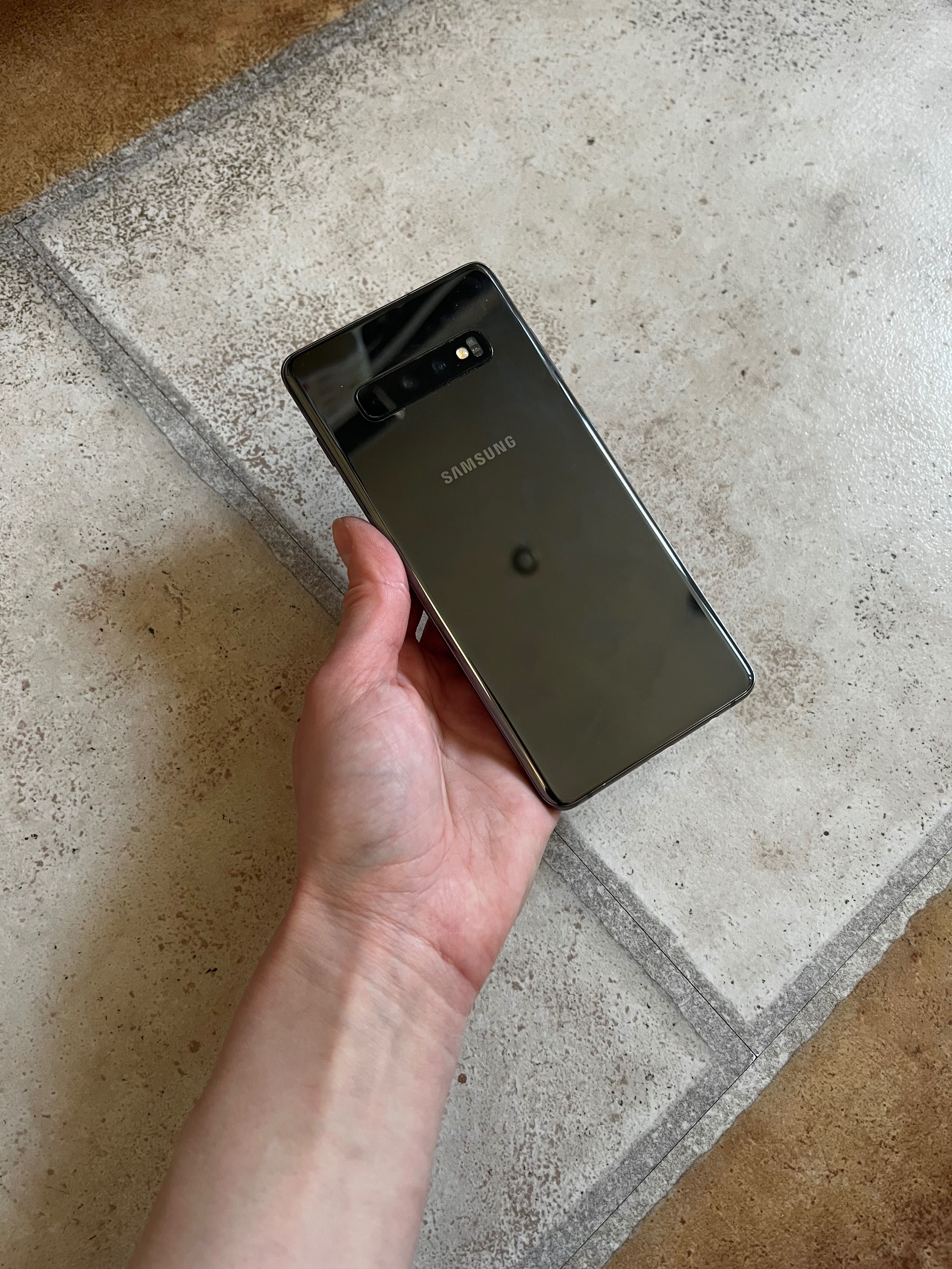 Телефон Samsung 10s+ на запчастини