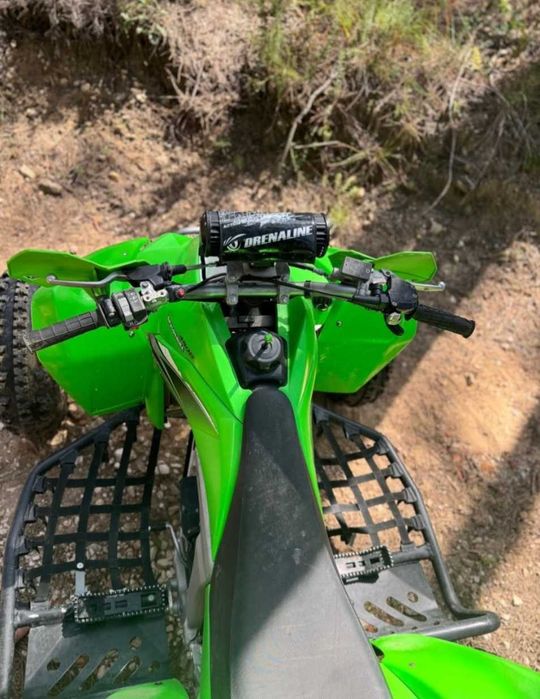 Moto 4 kawasaki gasolina