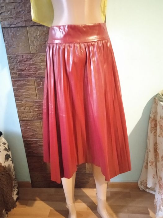 Юбка червона ,розмір L  M. Шорти L. XL
