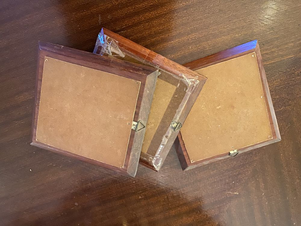 3 quadrinhos pequenis com imagens religiosas