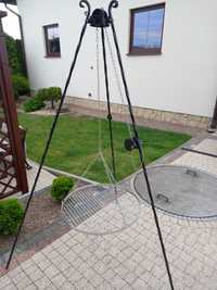 Grill ogrodowy trójnóg z kołowrotkiem + ruszt chromowany o śr.60 cm.