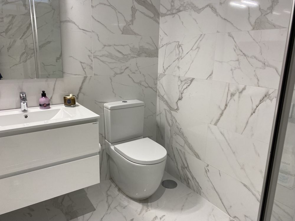 Arrendo predio com loja comercial e 2 apartamentos T2