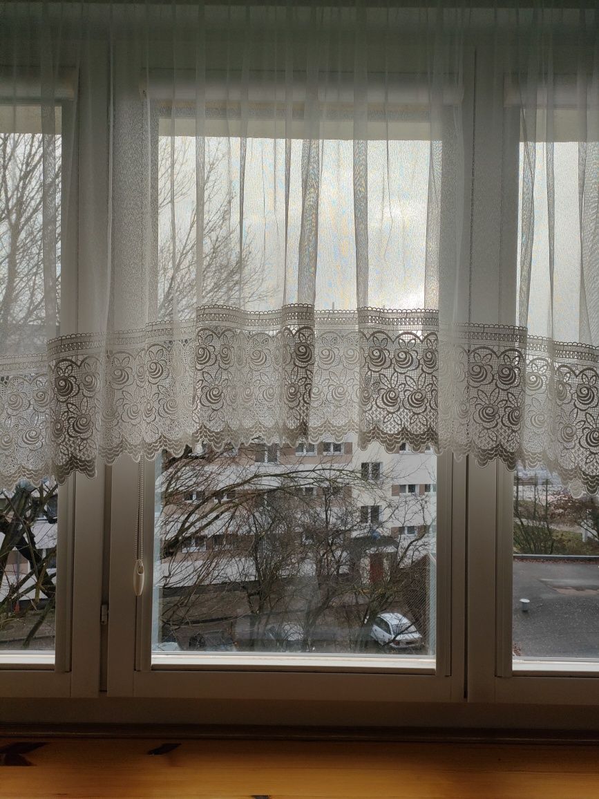 Firany z gipiura (koronką)