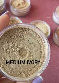 Jedwabisty puder medium ivory