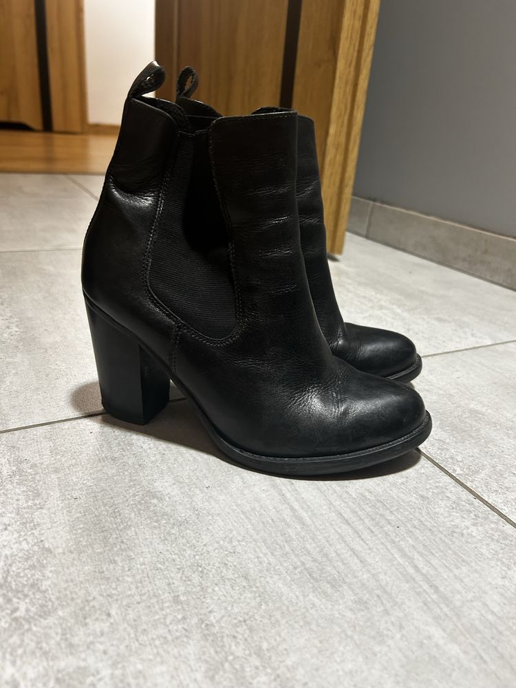 Buty botki Lasocki rozmiar 35 skórzane