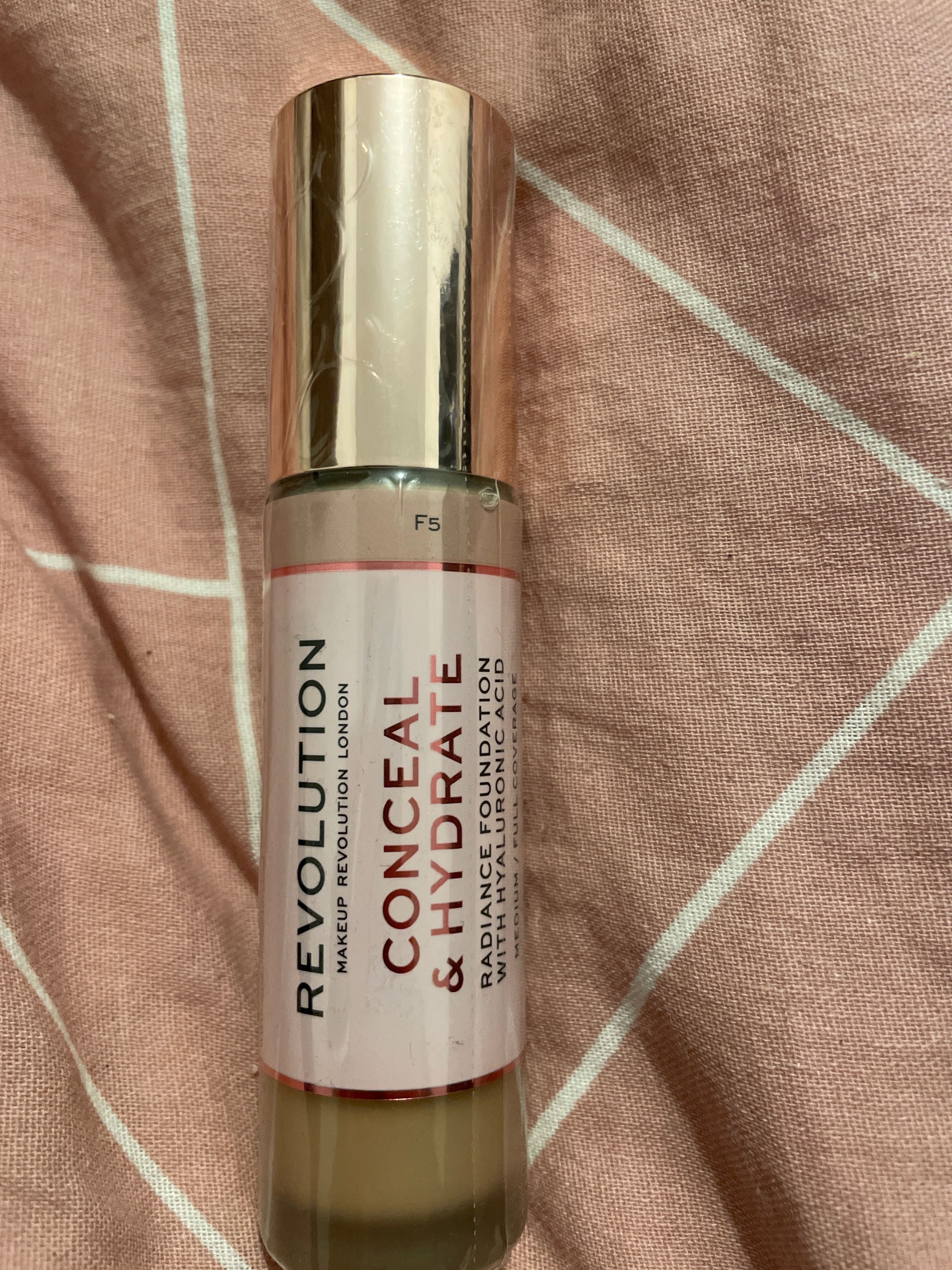 Revolution conceal&Hydrate podkład F5