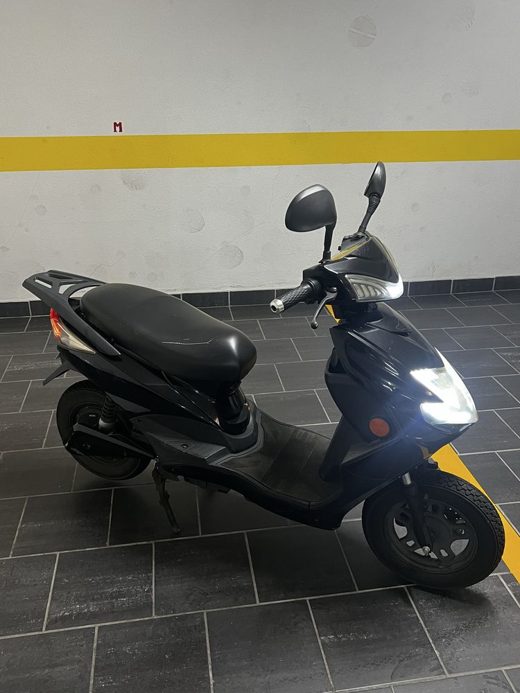 Scooter elétrica usada