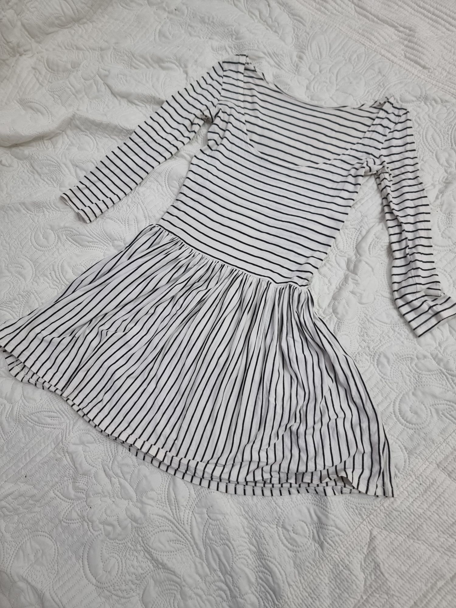 Sukienka mini, biała, lekko rozkloszowana, dekolt tył, urocza, XS/S. /