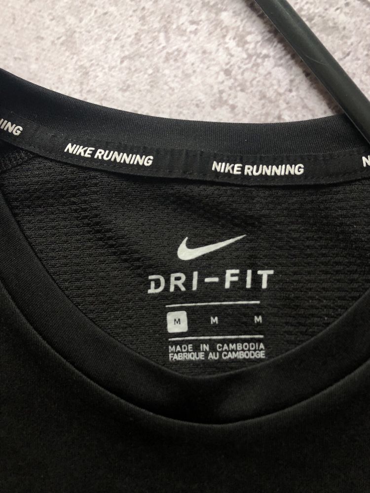Спортивна футболка Nike dri fit