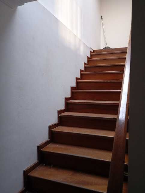 Casinha em Banda na zona histórica - T2 + Loja comercial