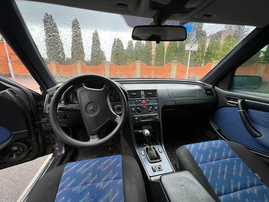 Продам мерсіка с 200 1998 року в гарному стані.