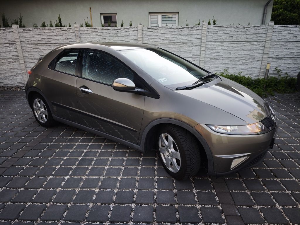 Honda Civic UFO 1.8 benz, polski salon
