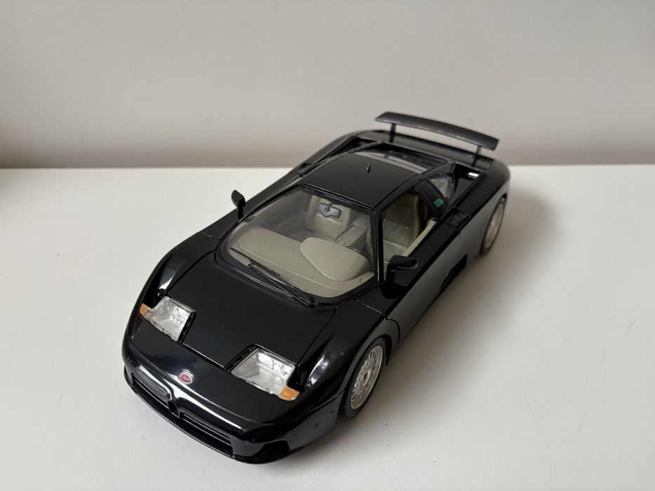 Model Bugatti EB110 1:18 BBurago Burago (maisto welly)