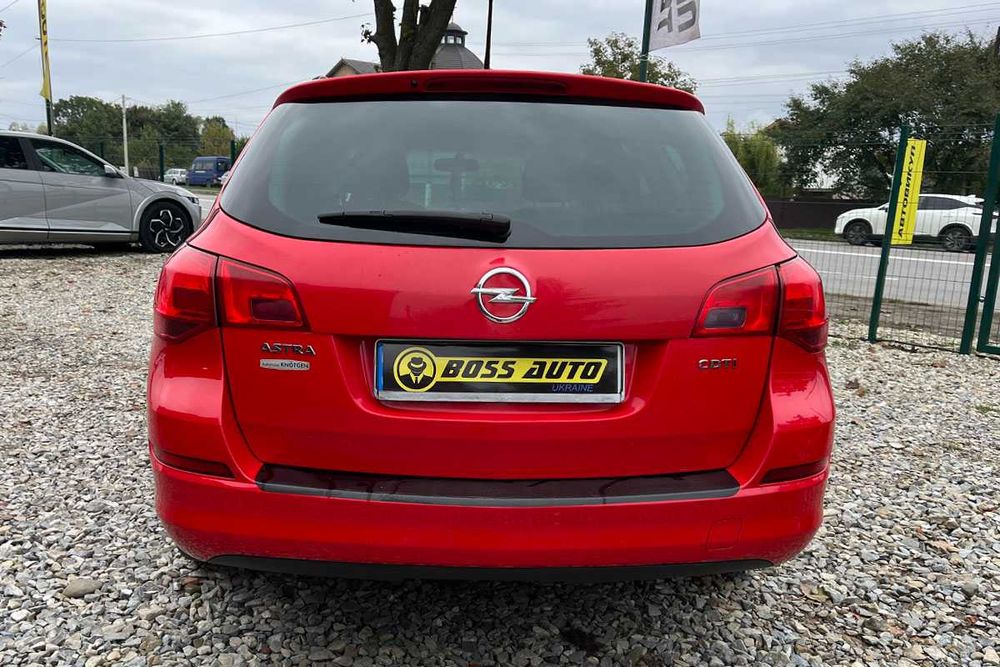 Opel Astra 2011 року