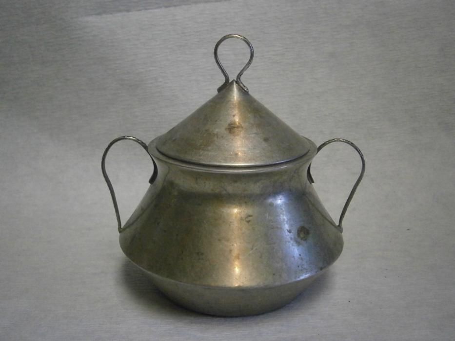 Stylowa cukiernica srebrna , Polska , sygnowana , śred. ok. 10 cm.