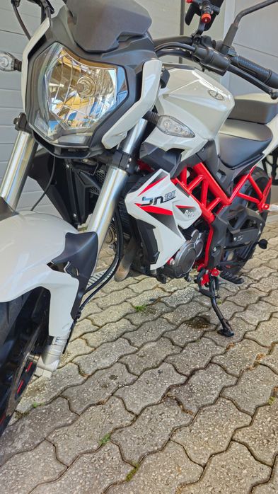 Mota Benelli BN 125 poucos km's
