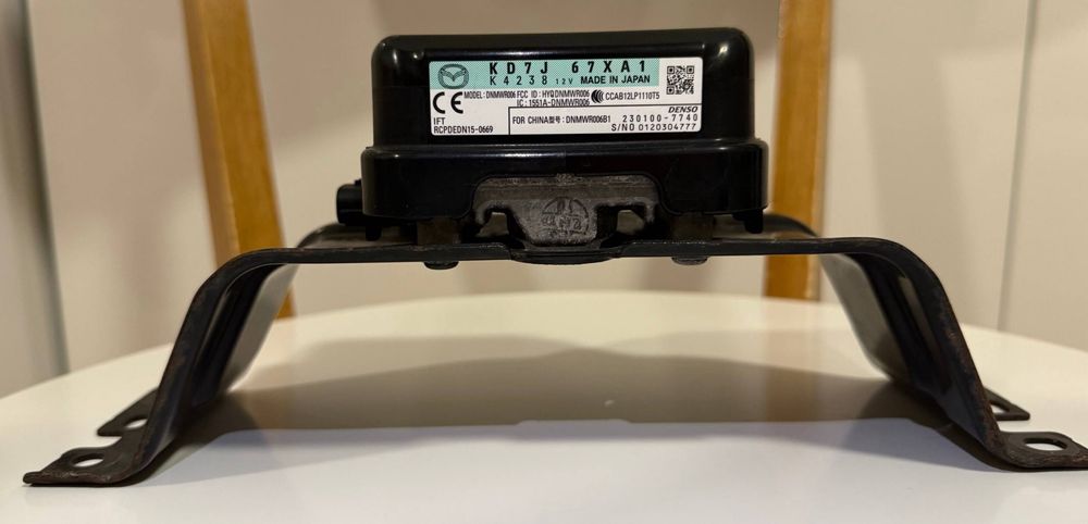 Радар дістронік  Mazda CX5 + емблема під радар оригінал