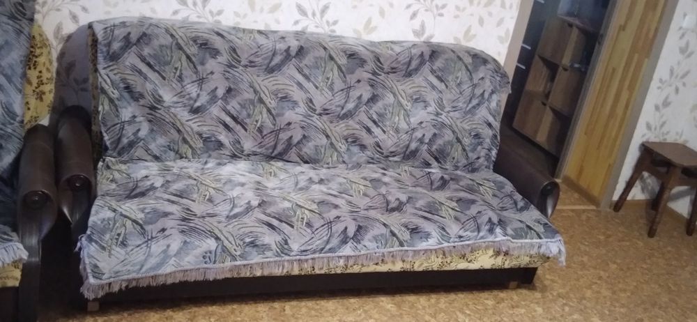 Продаю диван и два кресла в хорощем состоянии самовывоз