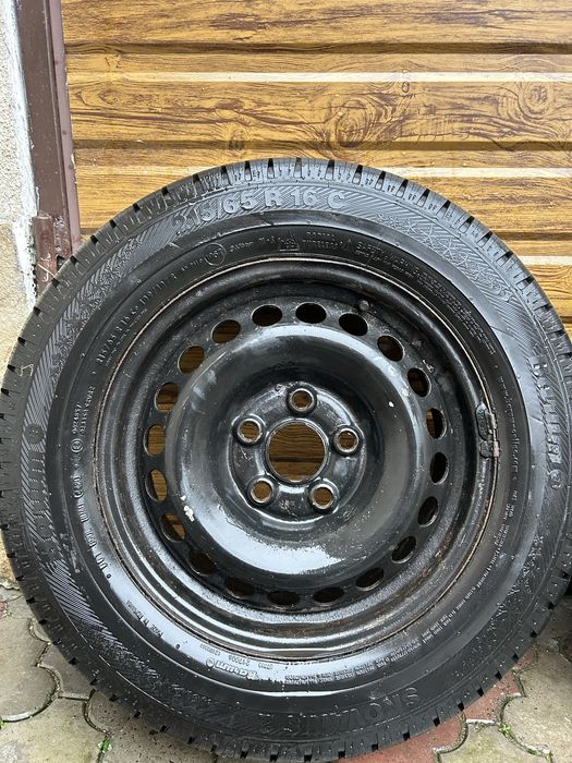 Зимова резина 215/65 R16