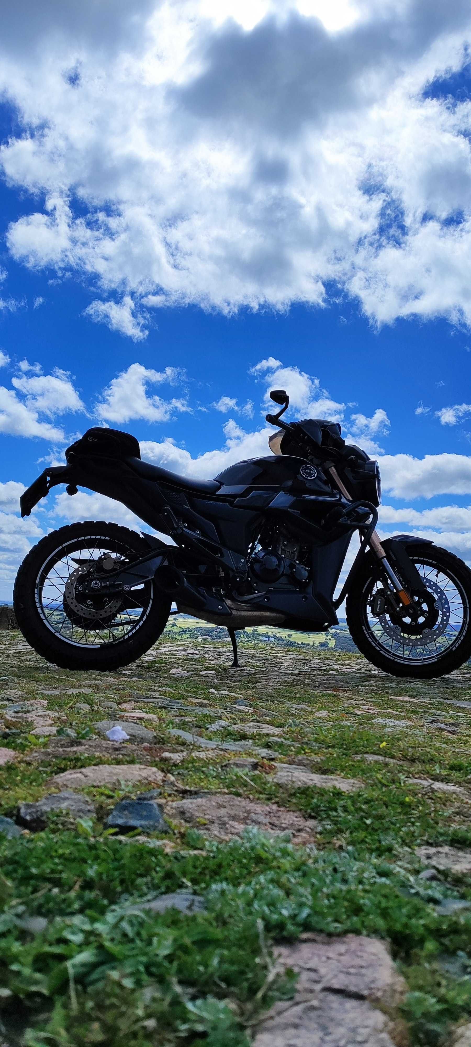 Zontes 125 gk usada sempre em garagem.