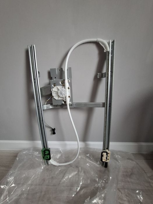 Склопідйомник, стеклоподьемник НОВИЙ на Рено Премиум ЕВРО 5