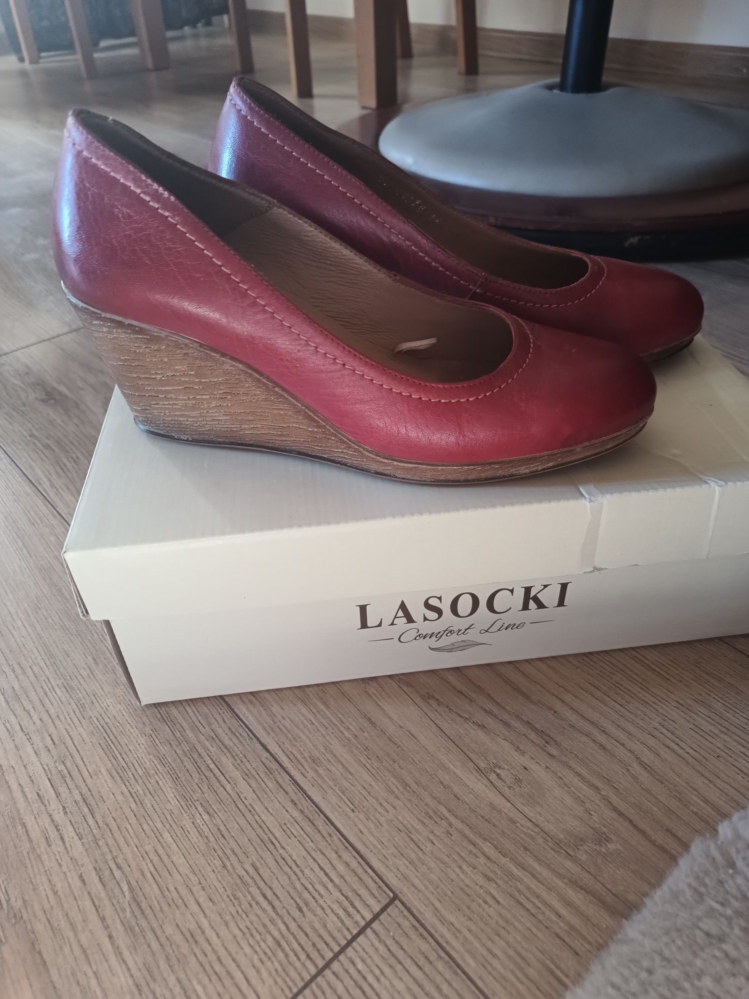 buty na koturnie Lasocki