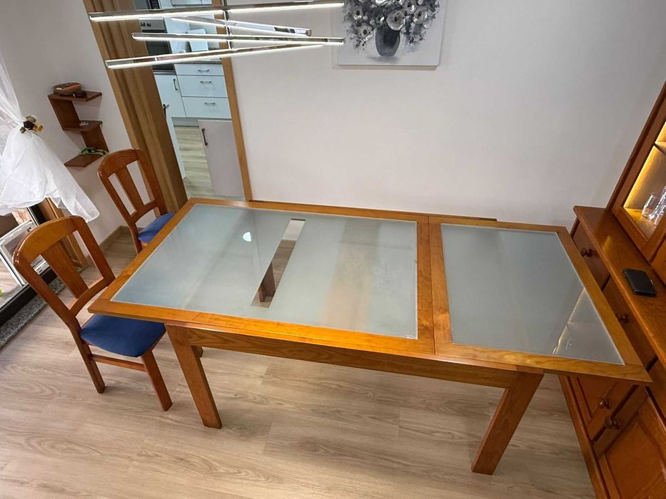 Móvel de sala + Mesa e Quatro cadeiras