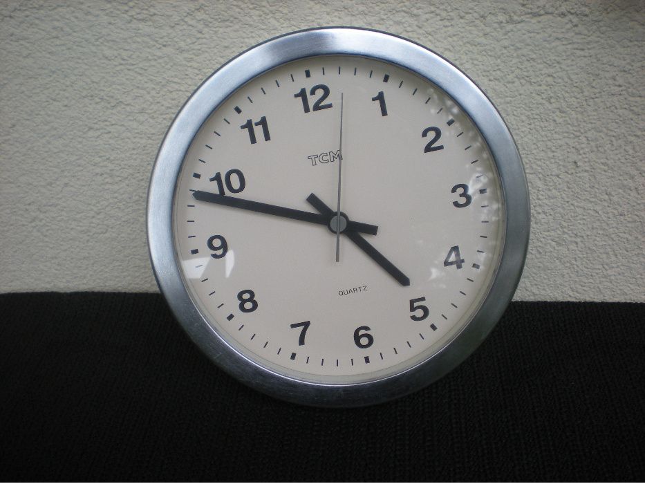 Ładny duży zegar Niemiecki TCM w CHROMOWANEJ metalowej oprawie