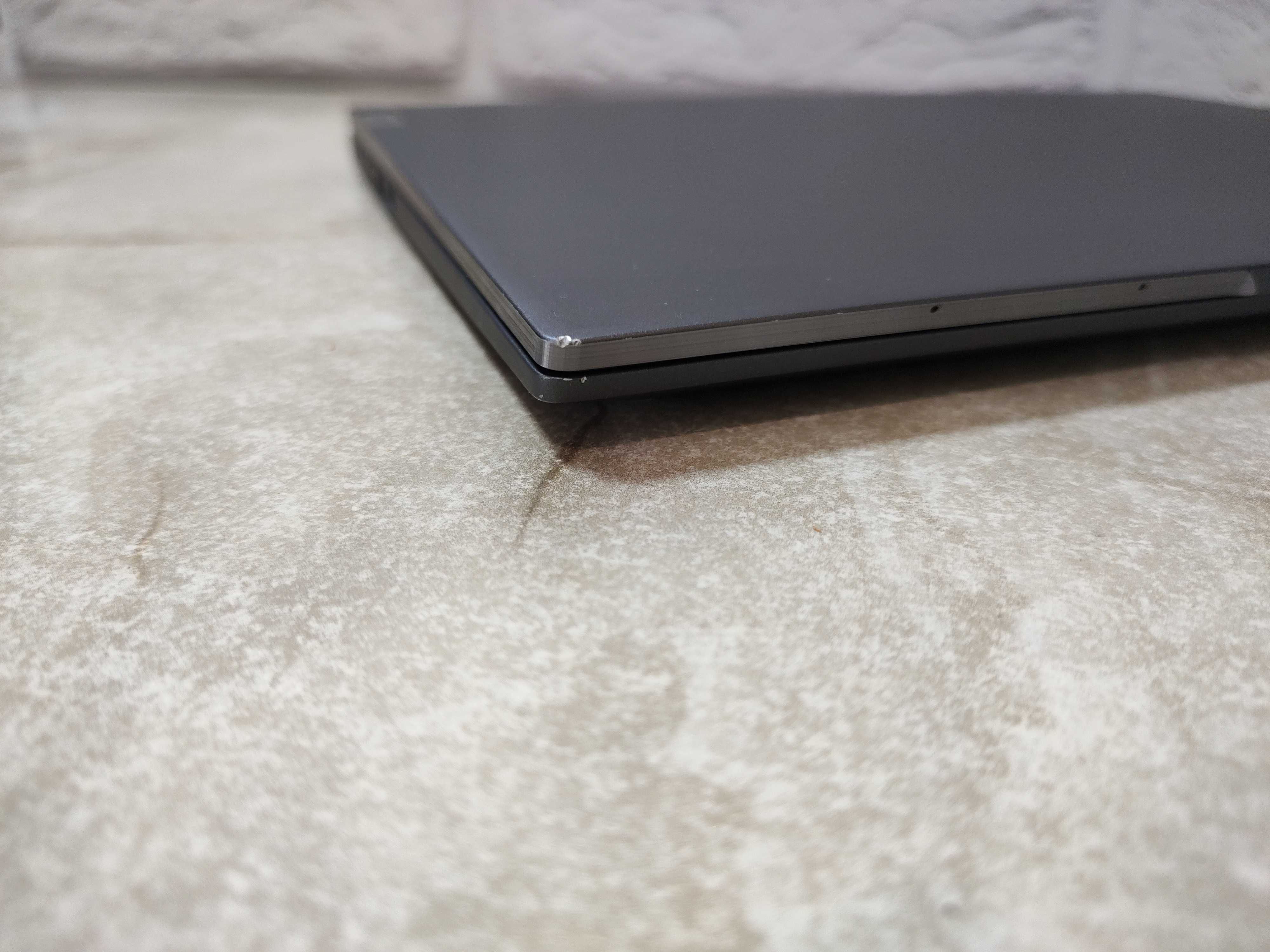 Lenovo ThinkPad X1 Yoga 7th Gen i7-1270P 32GB DDR5 512GB 4G modem