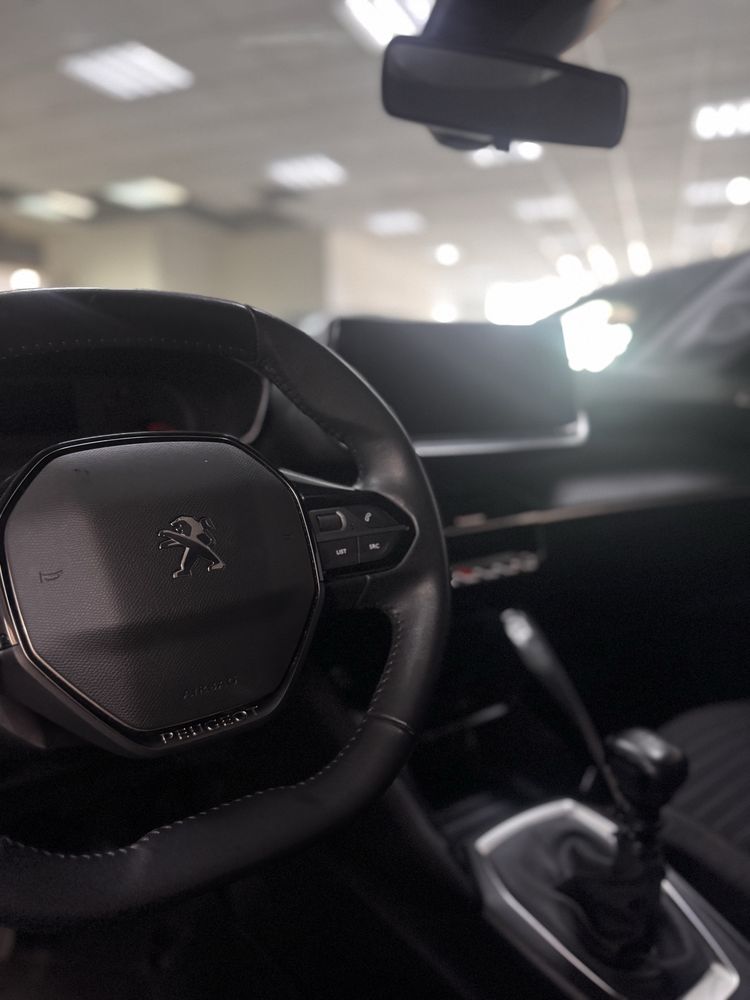 Peugeot 208 90 mil km 2022