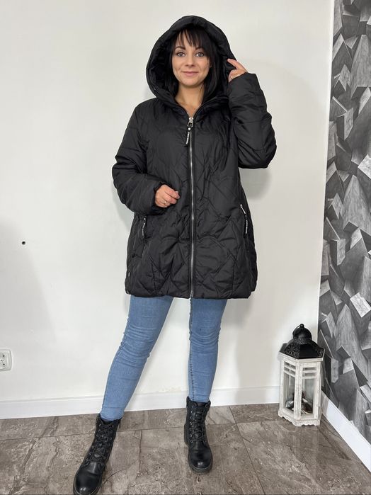 Czarna kurtka jesienna pikowana z kapturem 2XL 44