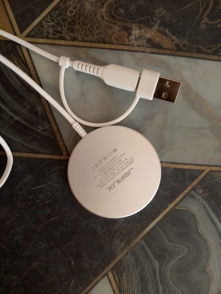 Ładowarka indukcyjna z magnesem typu c