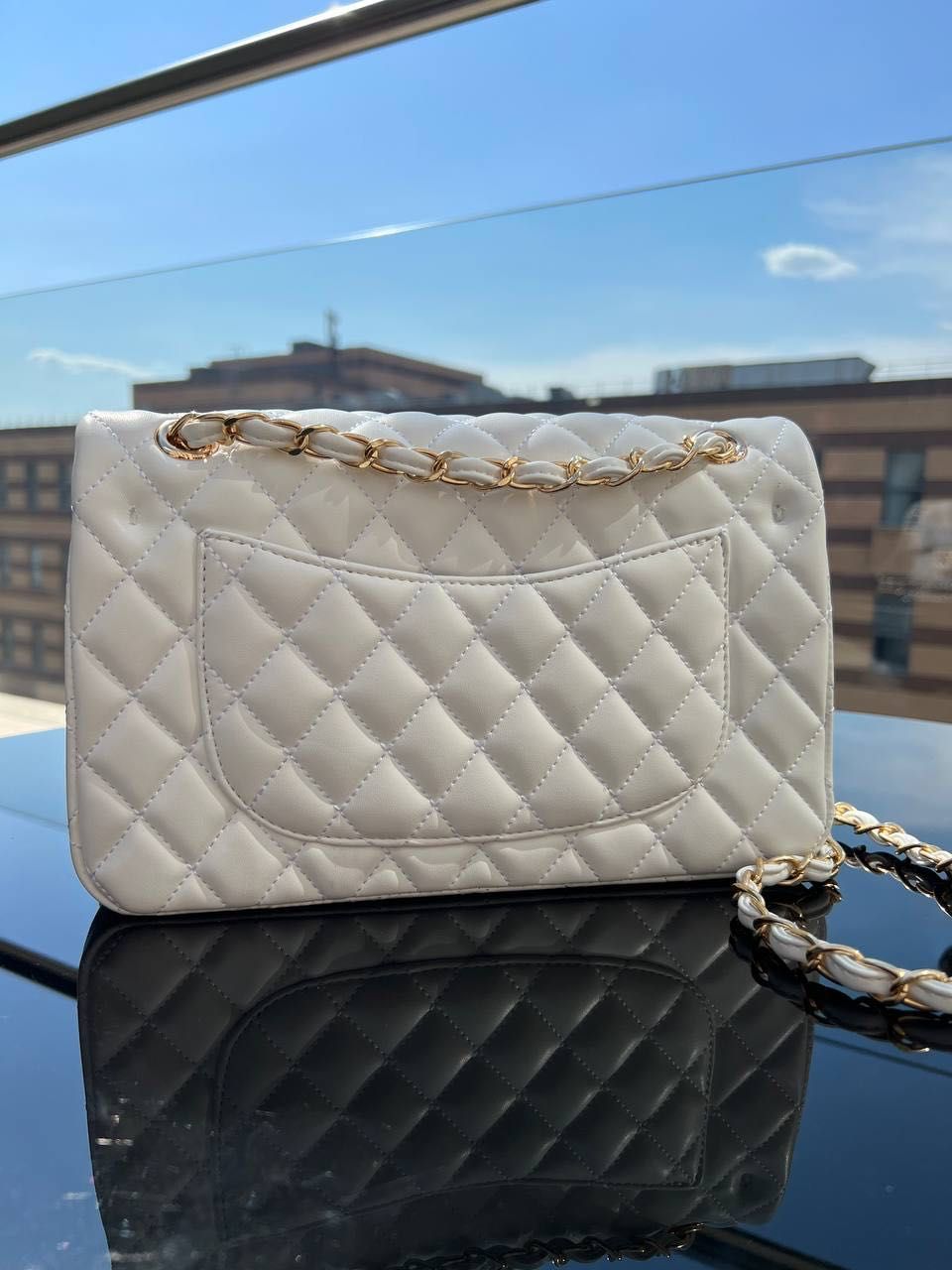 Продам сумочку Chanel 25 (white)