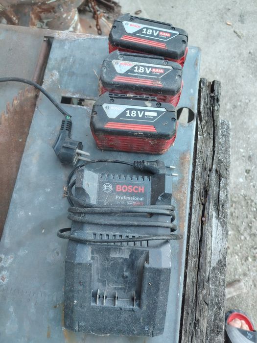 Bosch, baterie i ładowarka.