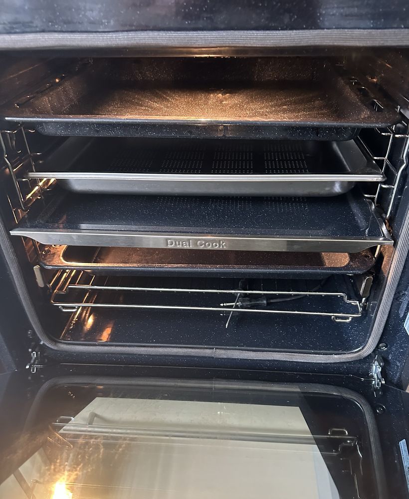 Piekarnik Dual Cook Steam, Infinite Line™, 75 l NV75T8979RK