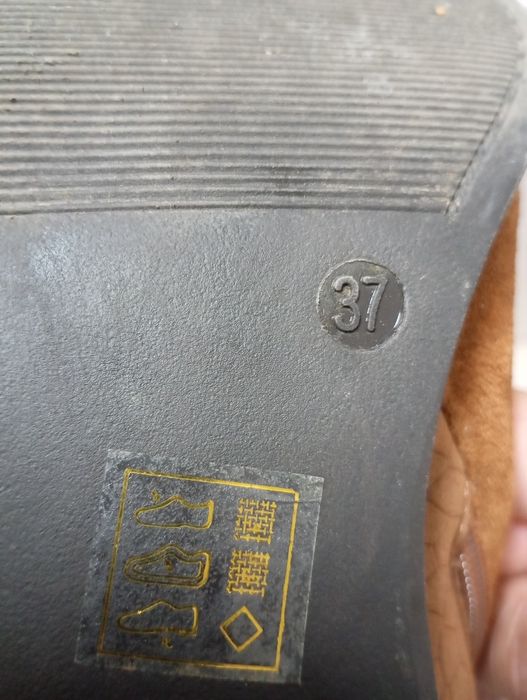 Vende se botas tamanho 37