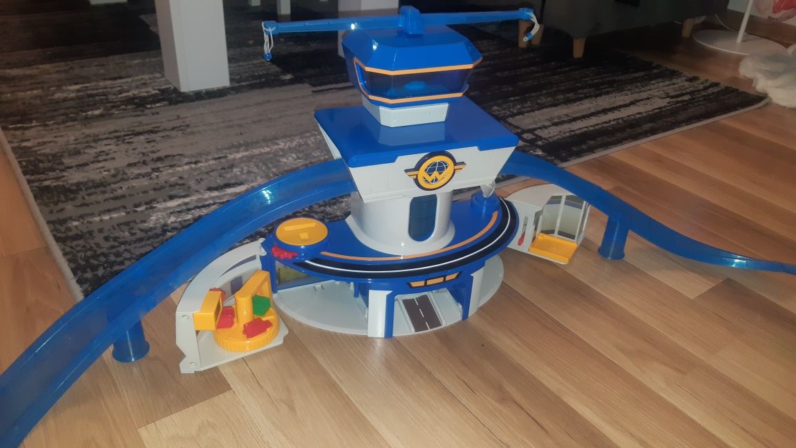 Baza Super Wings oraz samoloty