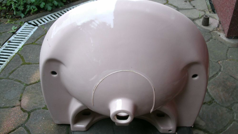 umywalka porcelanowa w kolorze wrzosowym