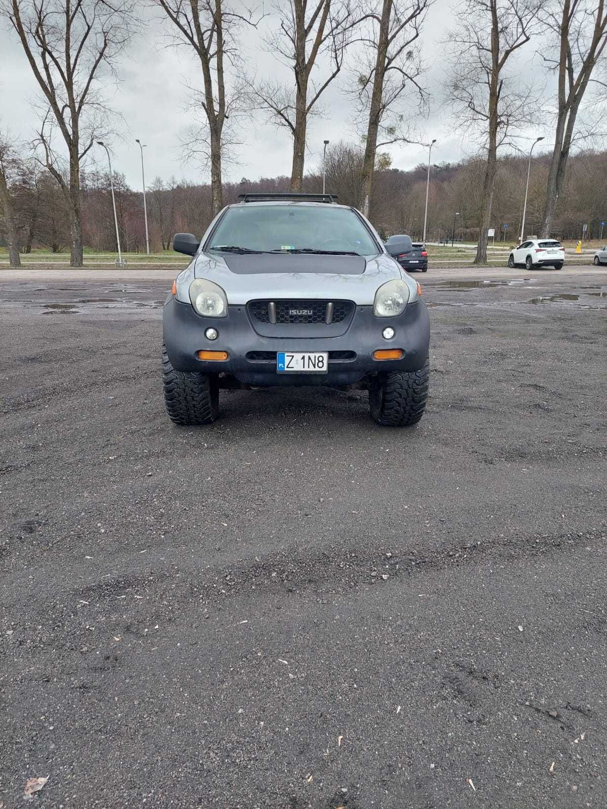 Isuzu Vehicross 3,5L 215km.