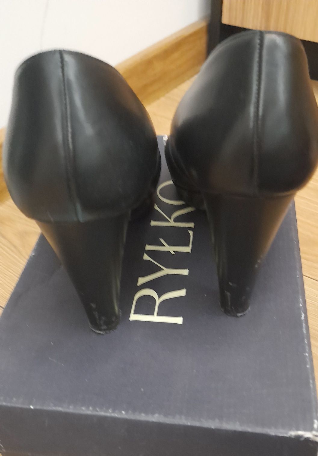 Buty na obcasie Ryłko