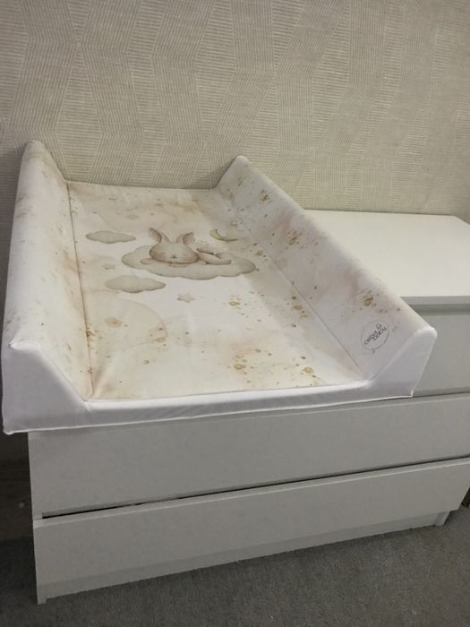 Пеленальна дошка на комод