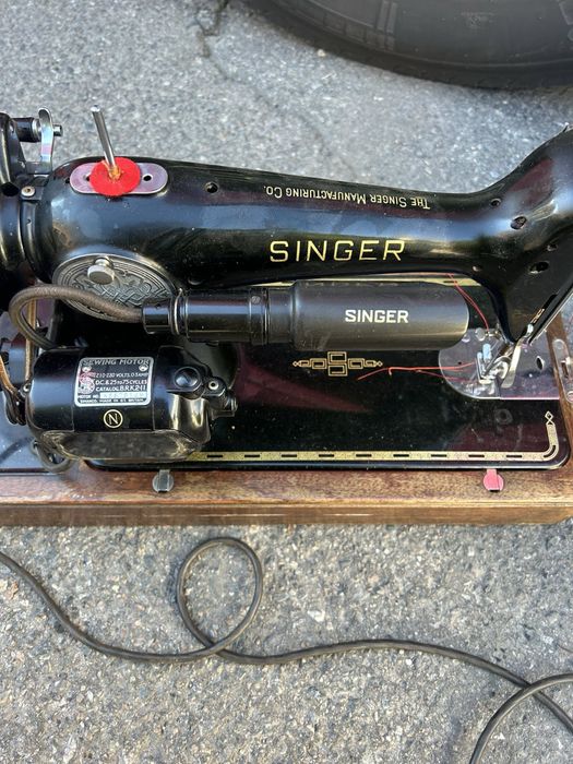 Продам електричну швейну машинку Singer